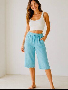 Women's wide-leg capri pants in size L